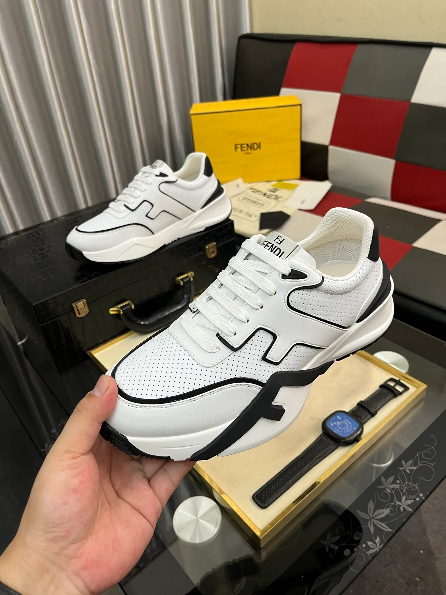 Men's men's shoes 💰560⌚️⌚️FENDI.•FENDI unique modern style sneakers. Counter purchasing🏃casual shoes😍😍 Original breathable fly-knit mesh imported from Italy (refuses to discolor and abrade feet) soles: Original soles specially provided by the original factory, super cool😍 French lazy style design ⚠️ Original quality, super comfortable and wear-resistant original soles. Code number: 38-442️⃣Colors available
